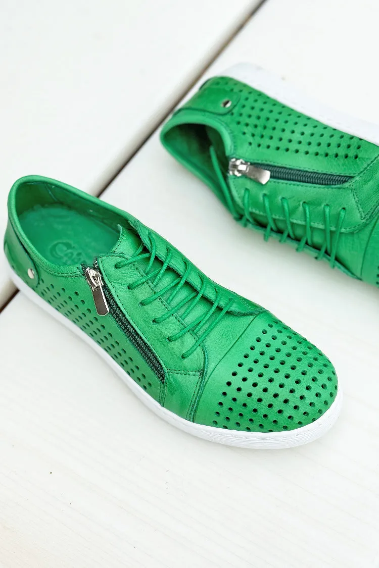 EG17 Sneakers in Apple