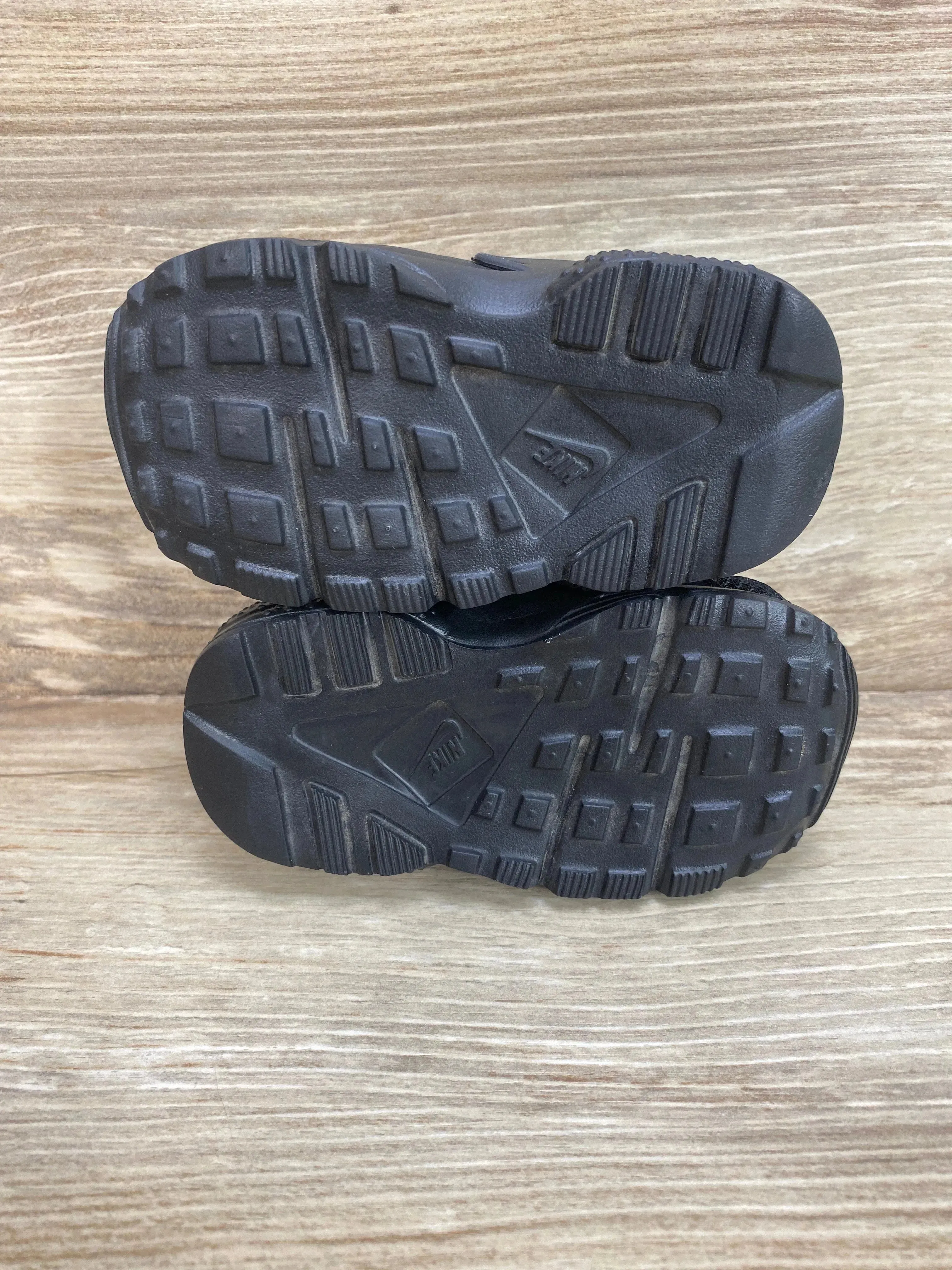 Nike Air Huarache Run Triple Black Sneakers sz 4c