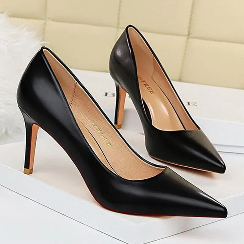 Simple commuter high heels