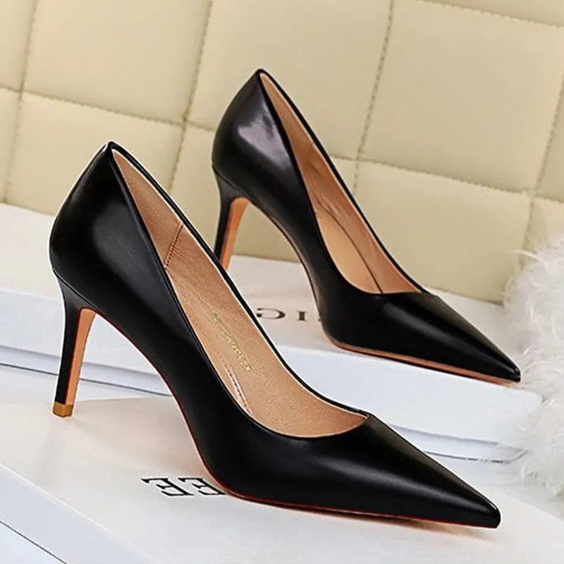 Simple commuter high heels