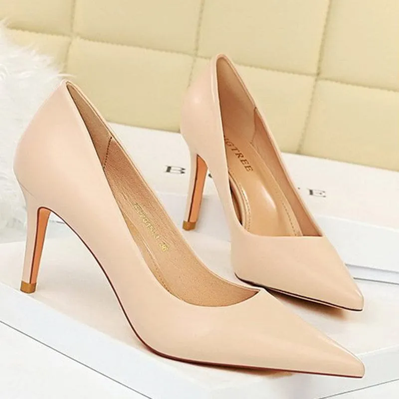 Simple commuter high heels