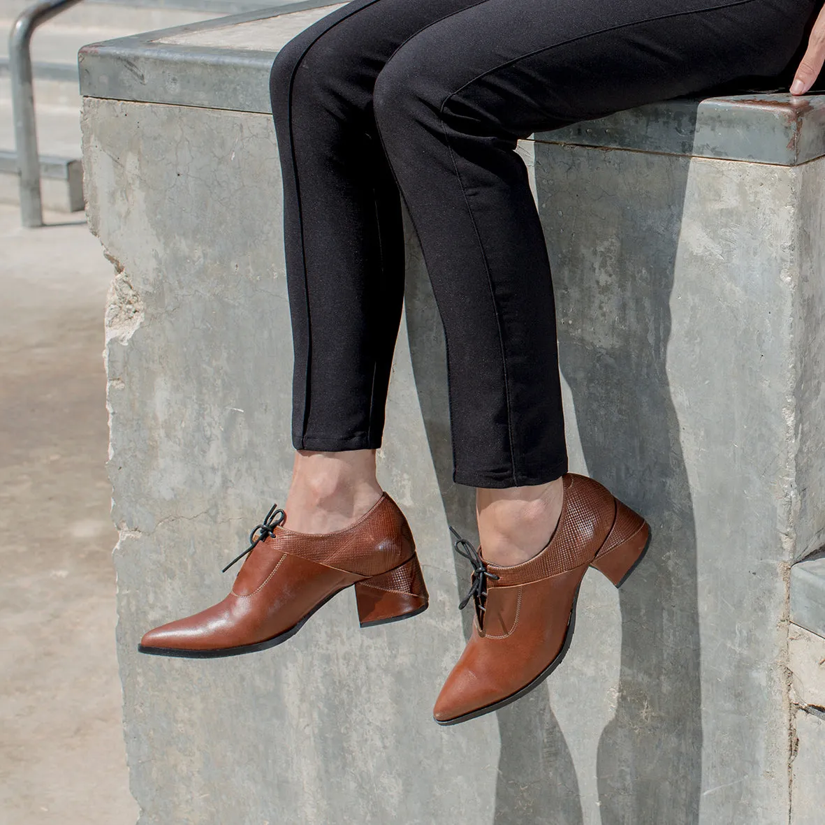 Tamarix -  Textured Oxford Pumps, Brown