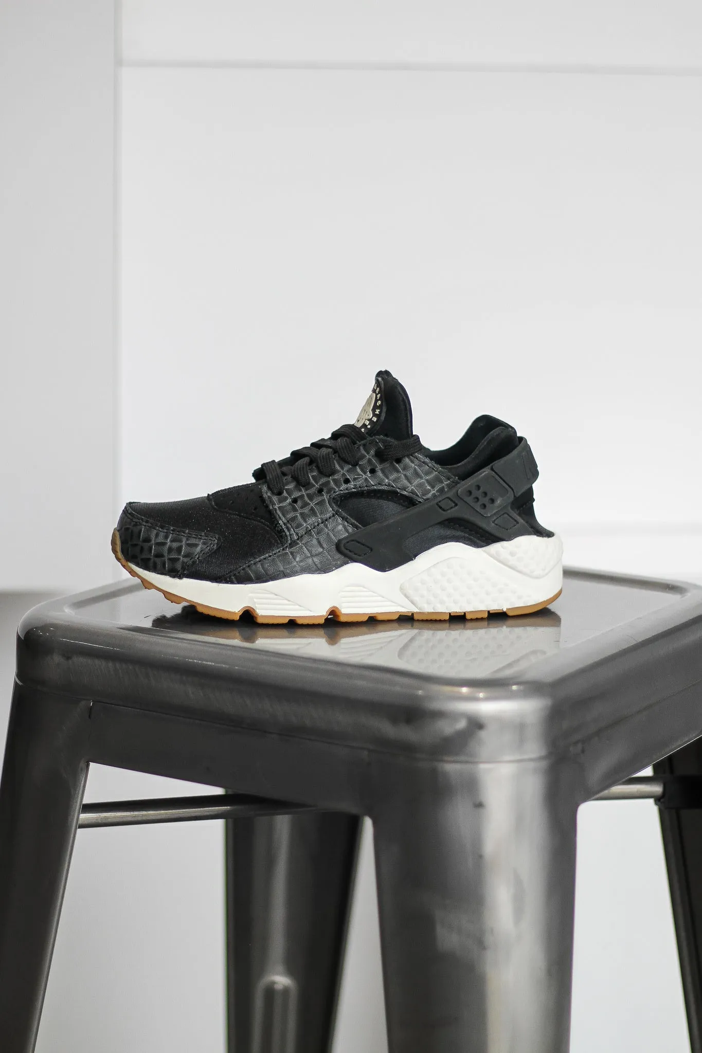 W AIR HUARACHE RUN PRM "BLACK SNAKESKIN"